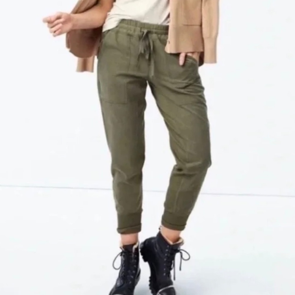 CAbi Marathon Jogger: Size Large